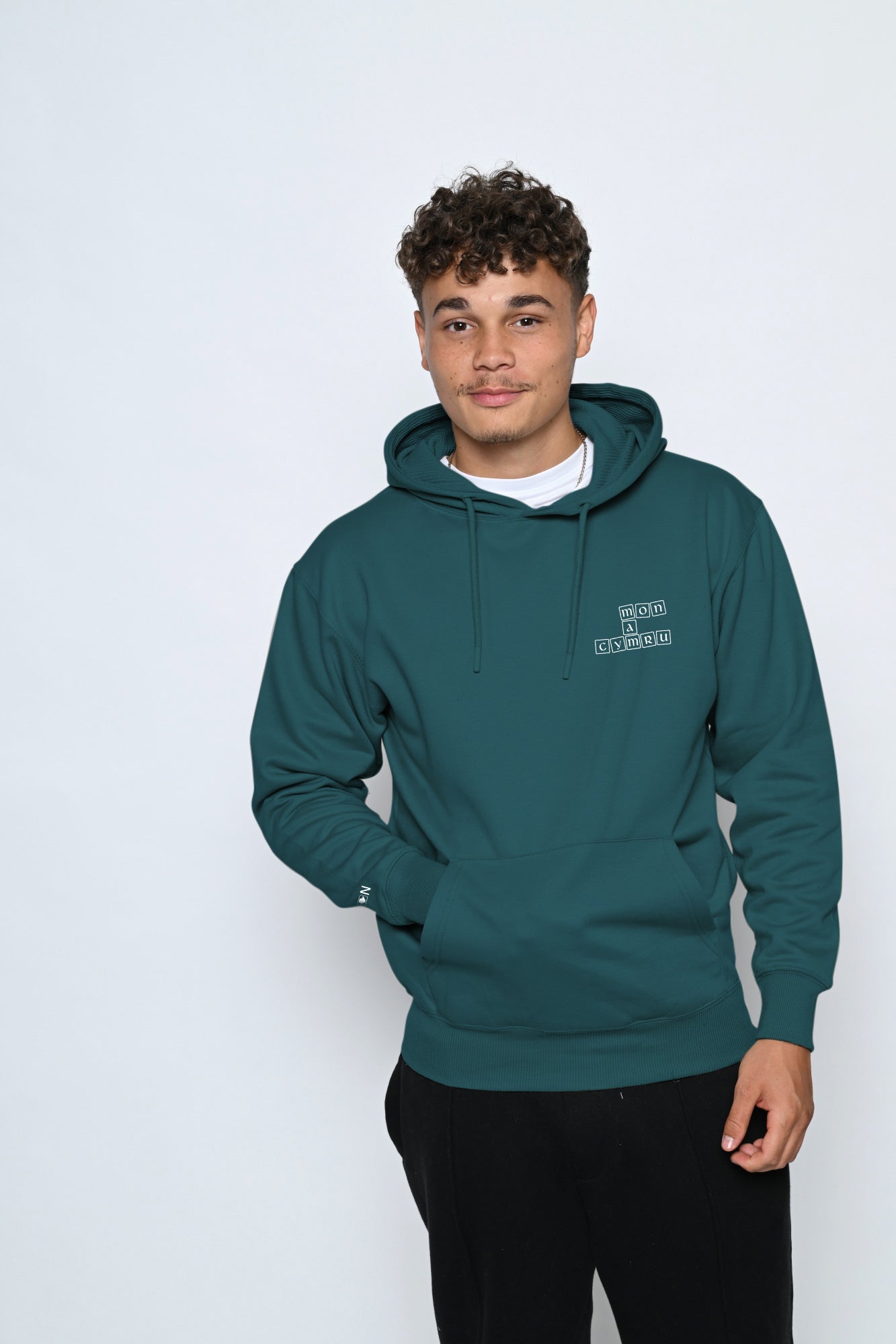 Scrabble Môn Mam Cymru Hoodie