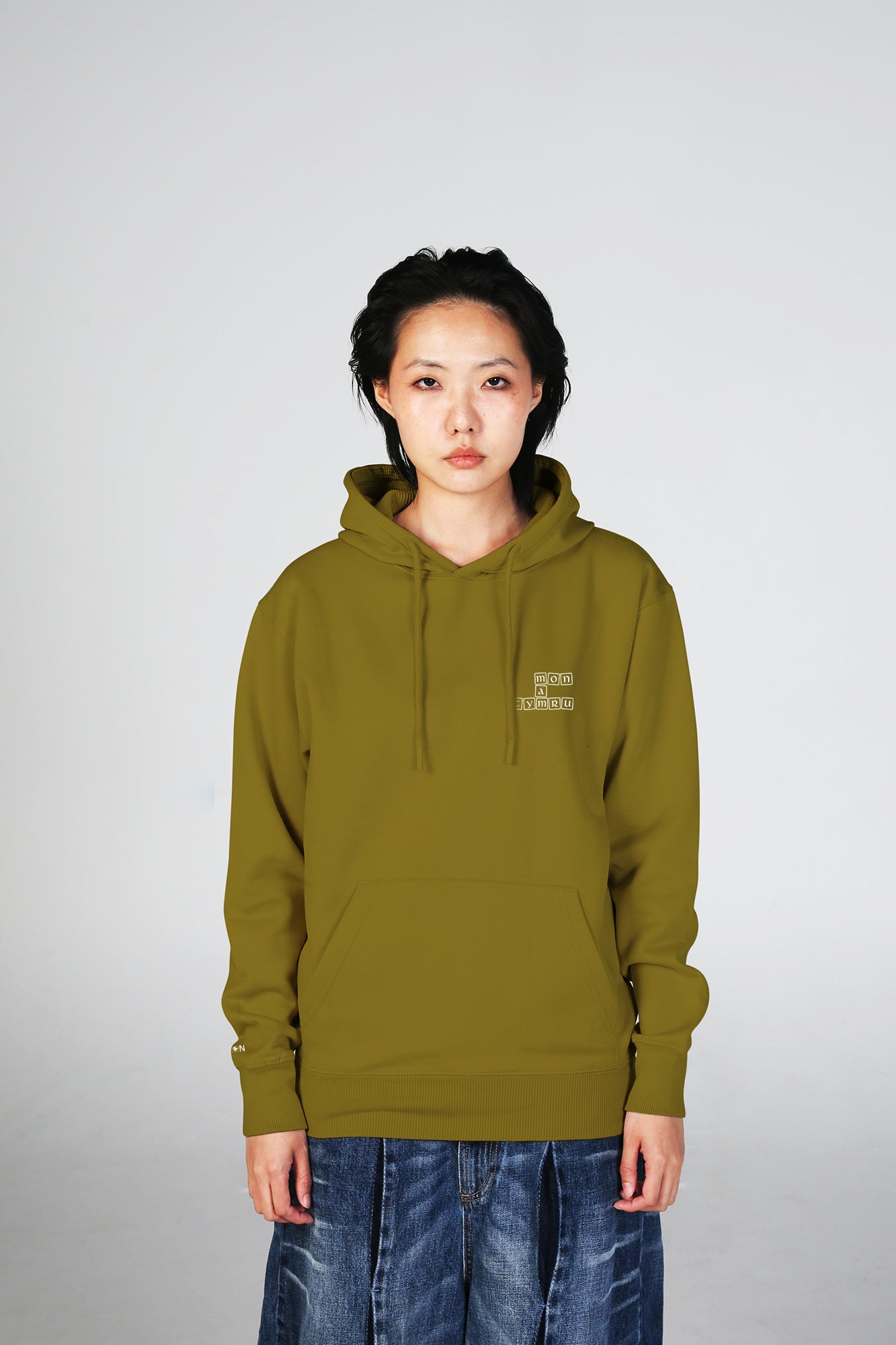 Scrabble Môn Mam Cymru Hoodie